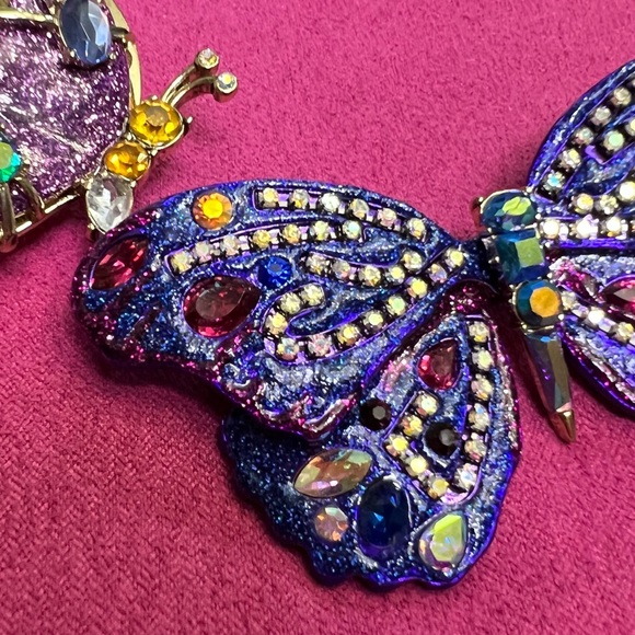 Butterfly necklace. Very pretty - Picture 2 of 5